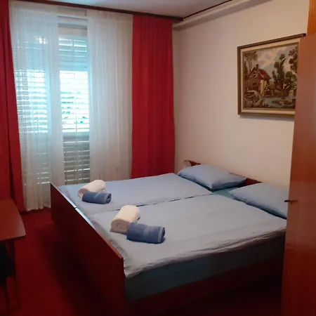 Apartma Karmen شقة بورتوروز